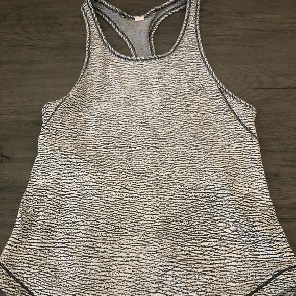 Lululemon tank - Picture 1 of 2